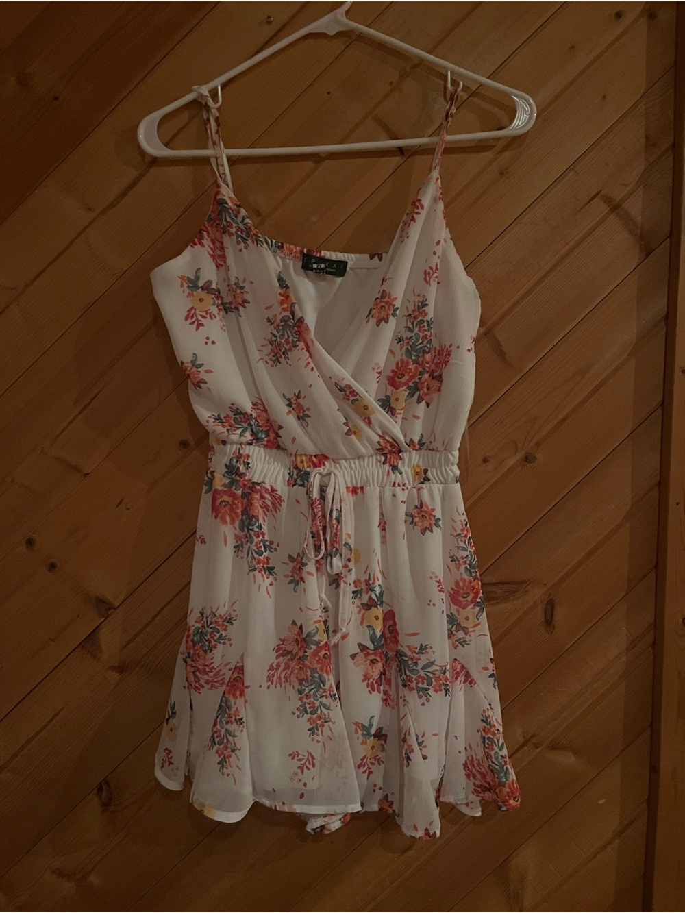Sleeveless White Floral Tie-Waist romper
